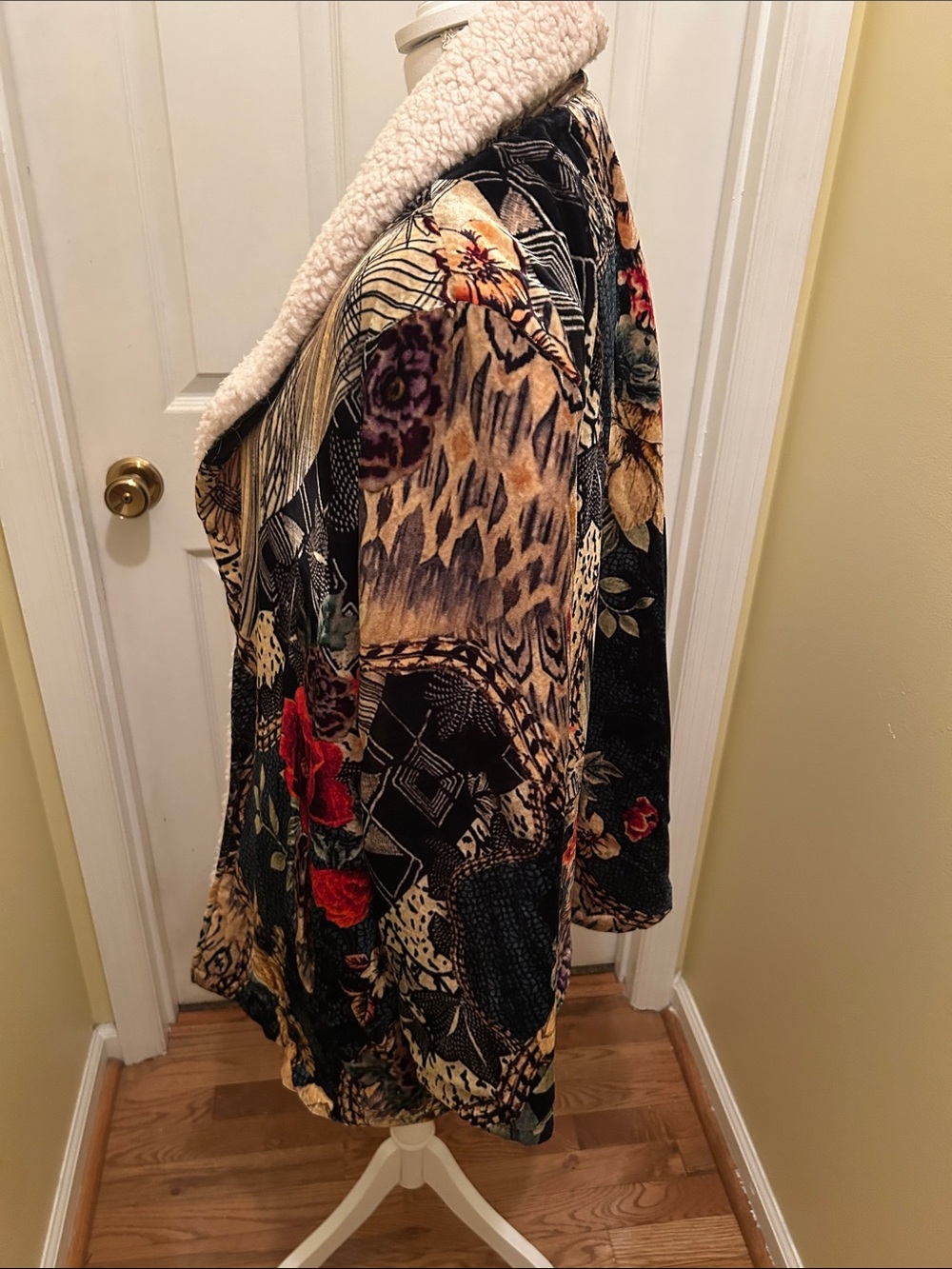 Women’s Cozy Floral Sherpa-Lined jacket - soft surroundings large Black Floral - Picture 3 of 4
